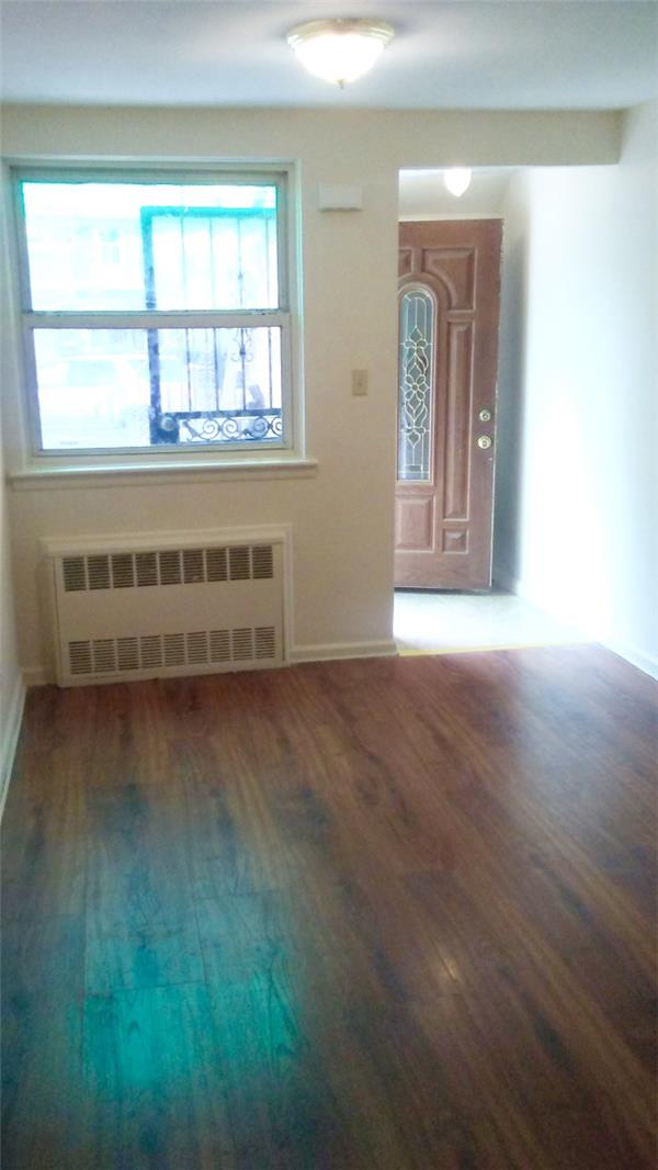 Building Photo - 1085 E 57th St