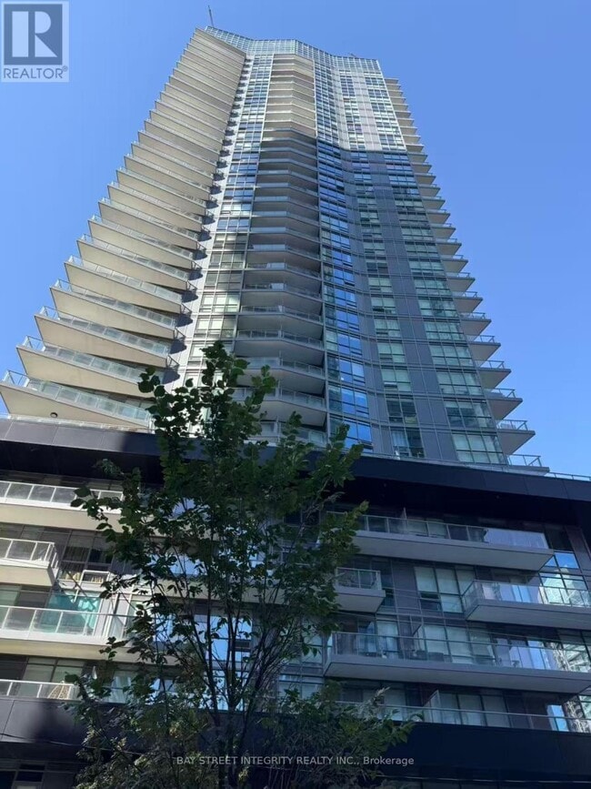 Building Photo - 30 Roehampton Ave