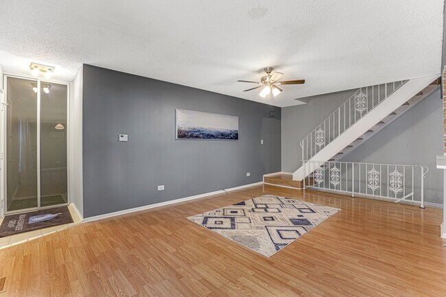 Building Photo - 1060 Inverrary Ln