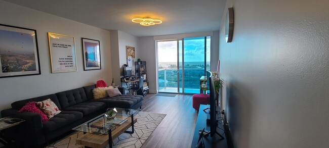 Building Photo - 2641 N Flamingo Rd