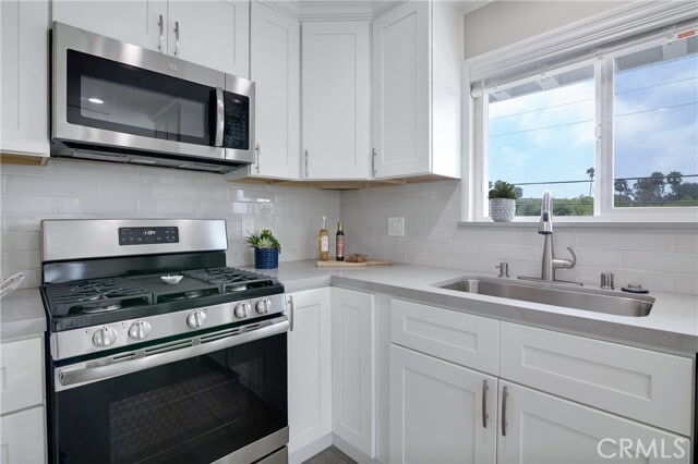 Building Photo - 210 Avenida Calafia