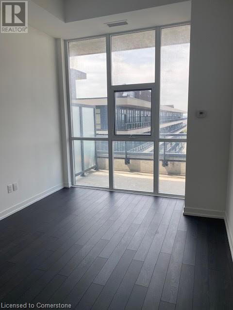 Photo du bâtiment - 550 N Service Rd