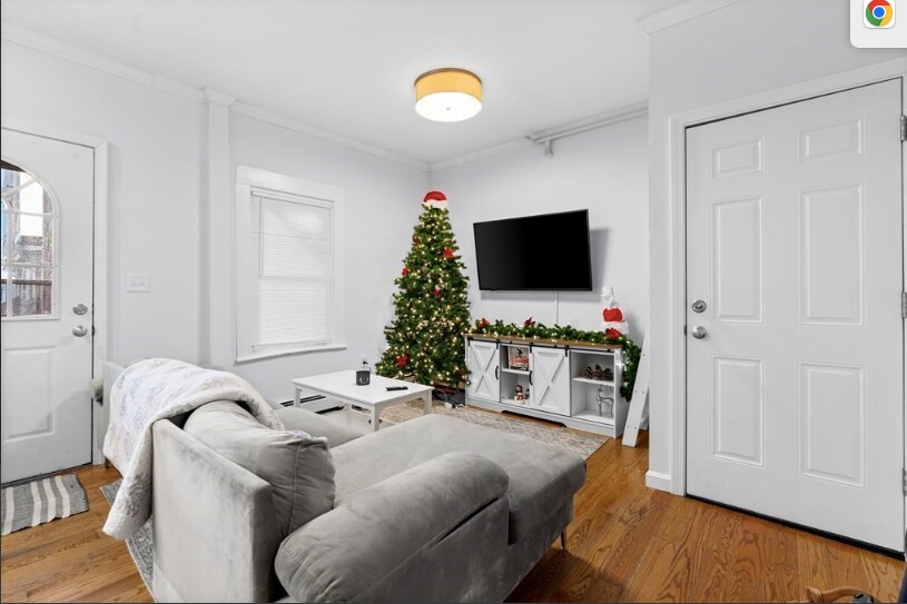 Living/Dining Area - 288 Athens St