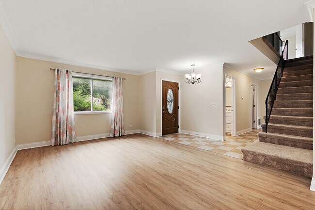 Foto del edificio - 320 Thistle Dr