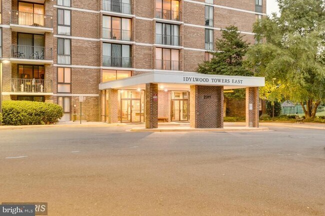 Foto del edificio - 2311 Pimmit Dr