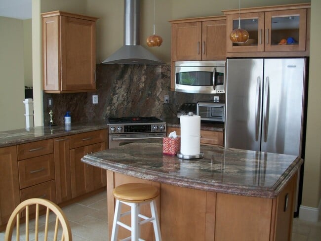 Building Photo - "Limited Time Move-in Special" to the pros...