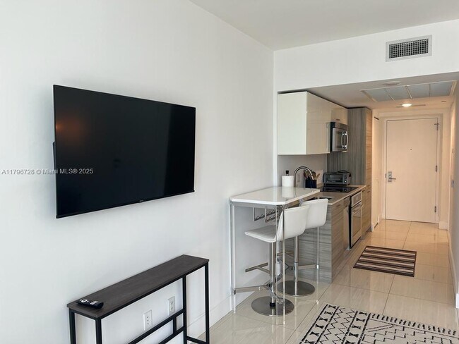 Foto del edificio - 1300 Brickell Bay Dr