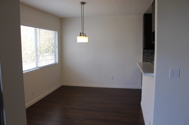 Dining Area - 1245 N Kings Rd