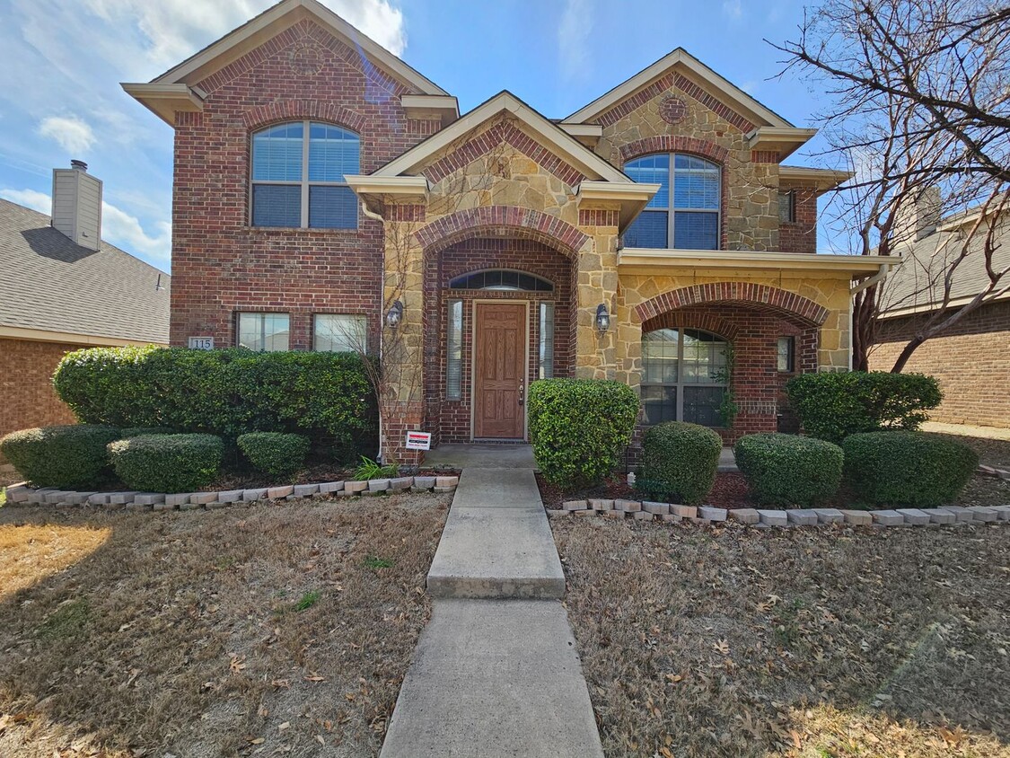 Primary Photo - Introducing our newest listing in Red Oak,...