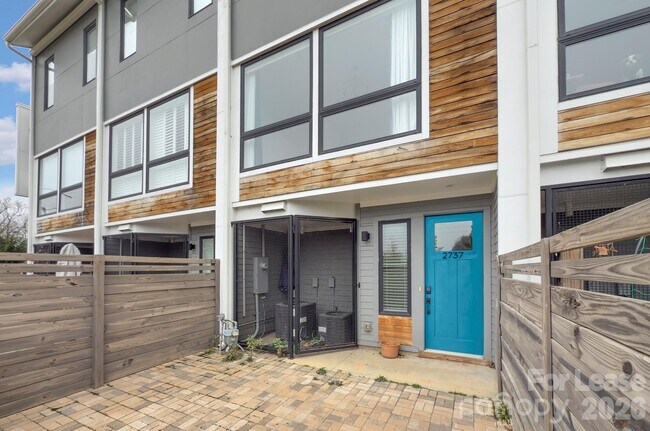 Foto del edificio - 2737 Shenandoah Ave