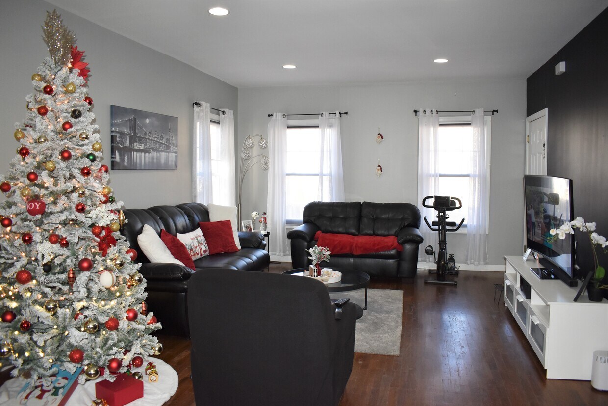 Living Room - 94 Myrtle St