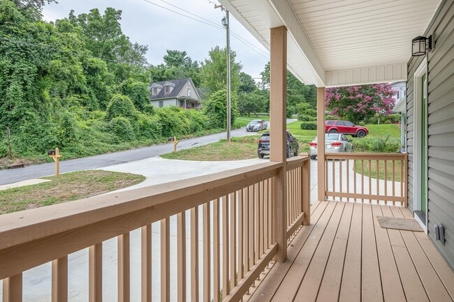 Building Photo - Modern Home in Shiloh!