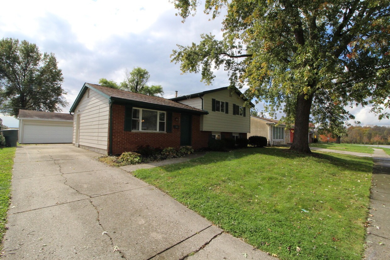 4827 Warminster Dr, Columbus, OH 43232 House Rental in Columbus, OH