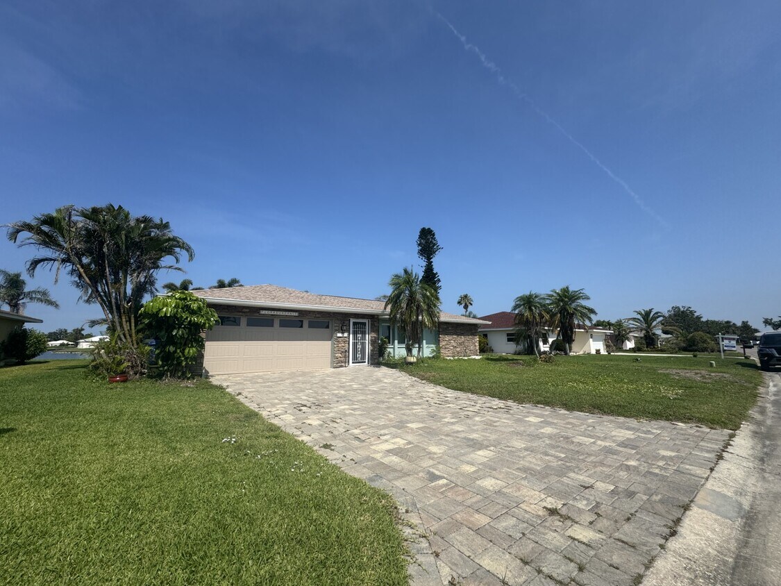 Foto principal - 1725 N Gondola Ct