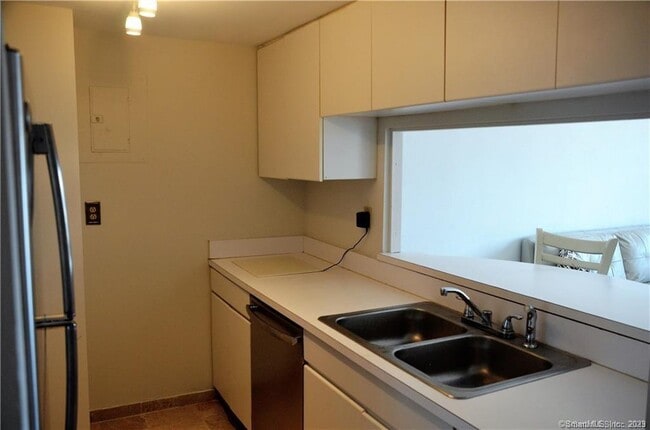 Building Photo - 127 Greyrock Pl