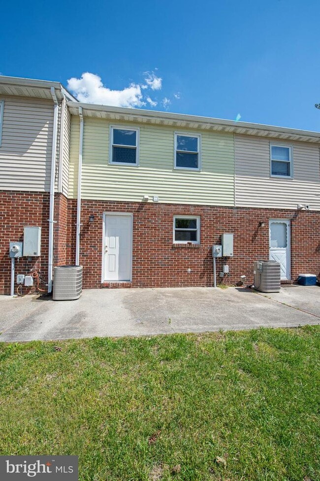 Building Photo - 726 Hemlock St
