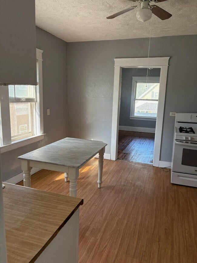 Foto del edificio - 2821 E 122nd St