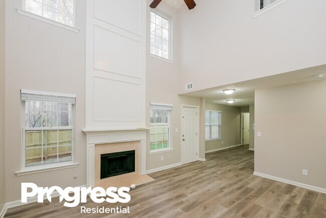 Building Photo - 544 Easton Dr