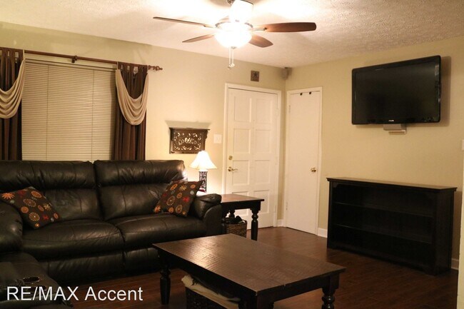 Building Photo - 3 br, 2 bath House - 199 Sandpiper St.