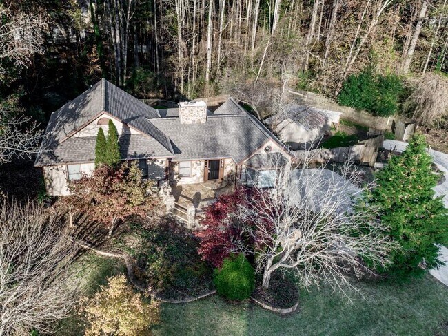 Building Photo - 2189 Chartwell Dr