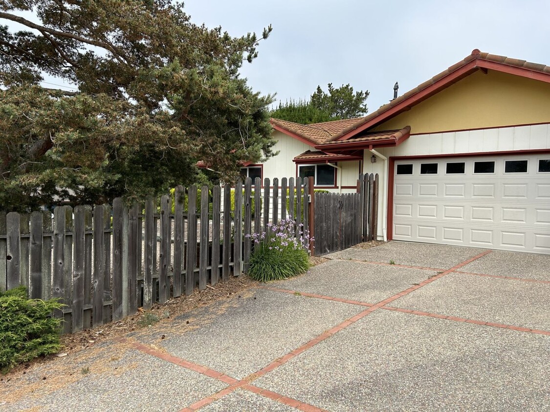 Primary Photo - Wonderful Well Kept Home