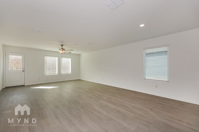 Foto del edificio - 2716 Ctr Crk Ln