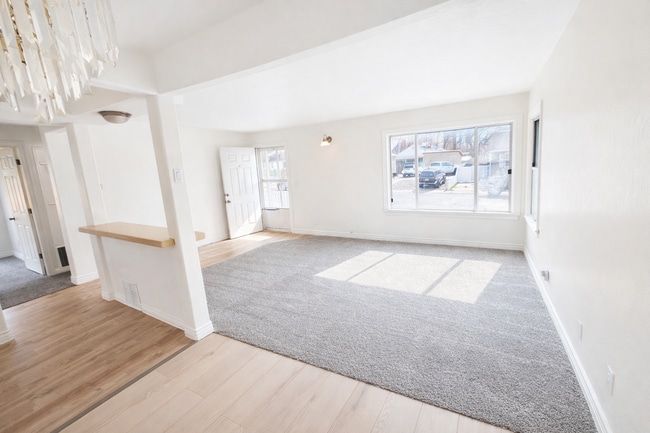 Foto del edificio - Lovely Home Located in East Provo.