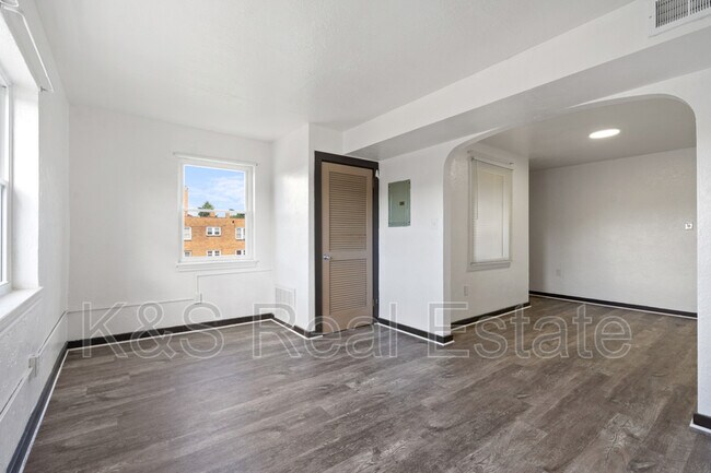 Foto del edificio - 144-144 W 9th Ave