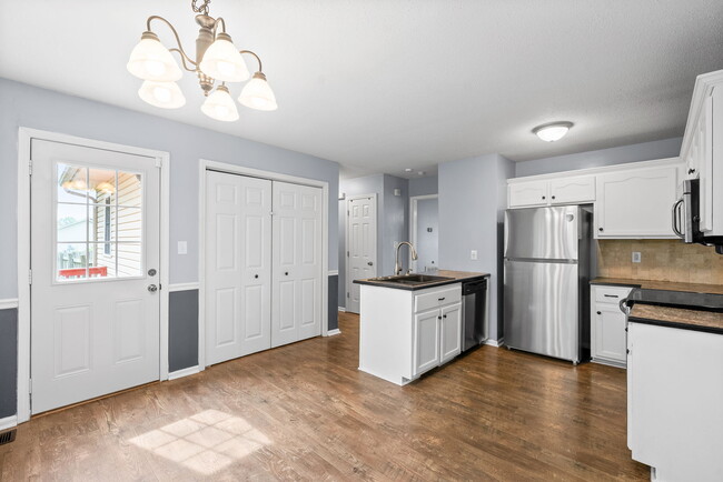 Building Photo - 3260 S Senseney Cir