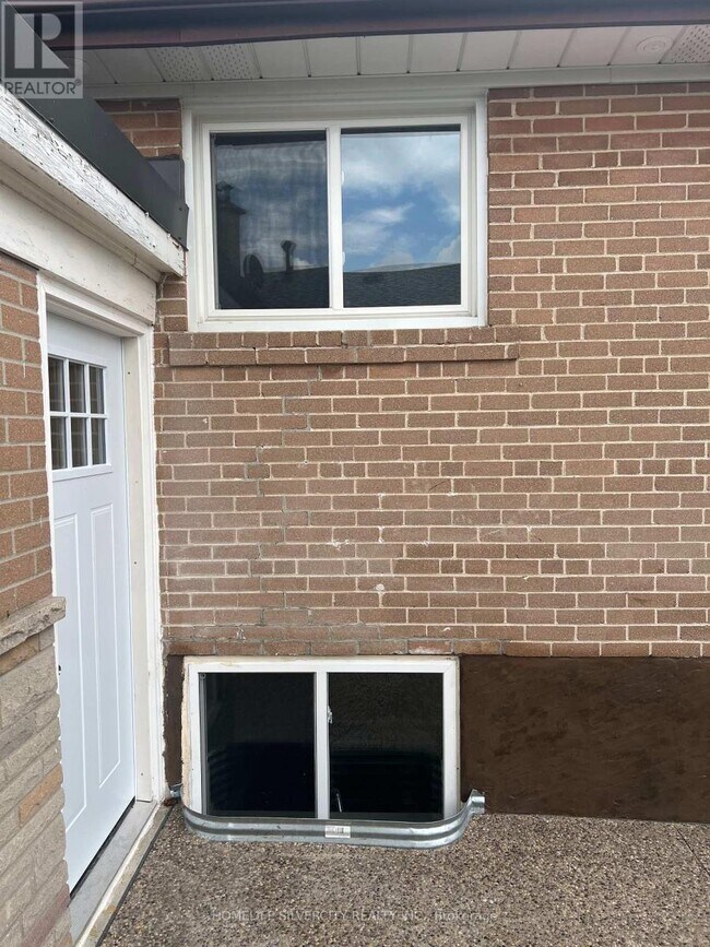 Building Photo - 6 Lamella Rd