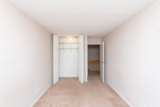 Building Photo - 711 W Gordon Ter