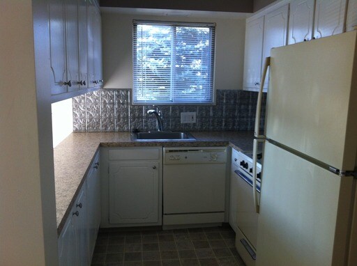 Building Photo - 509 Knapp St NE