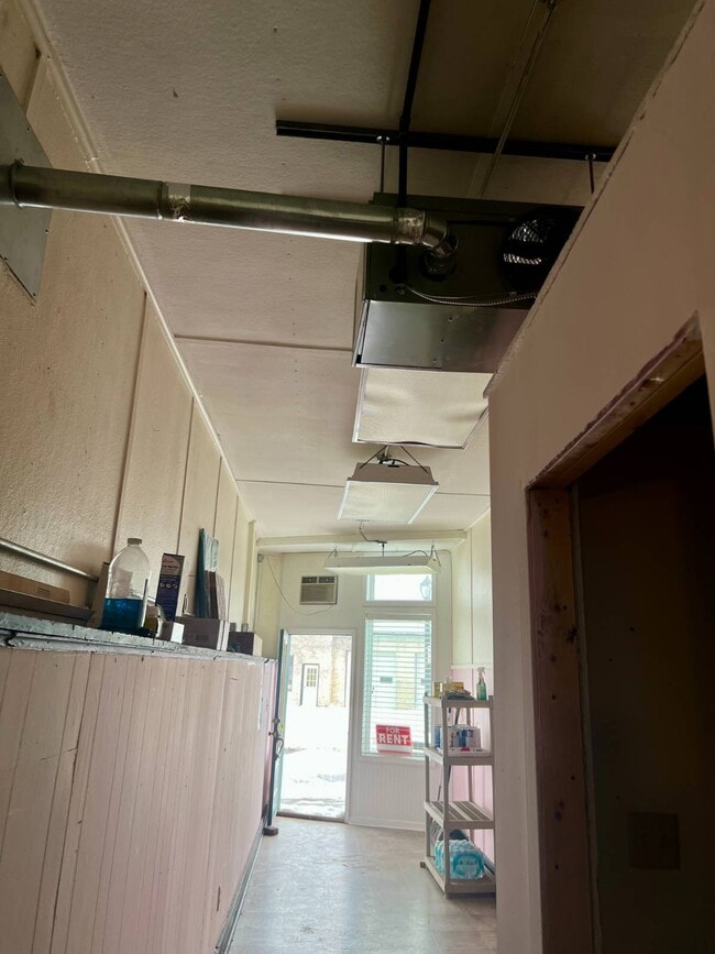 Building Photo - 47 Bridge St