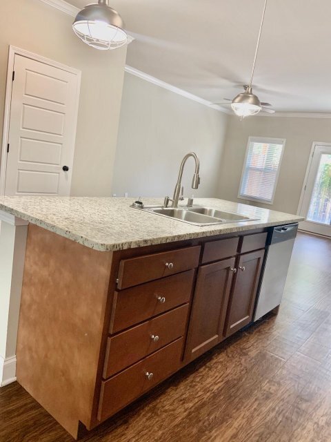 Foto del edificio - 105 Riverwood Ave