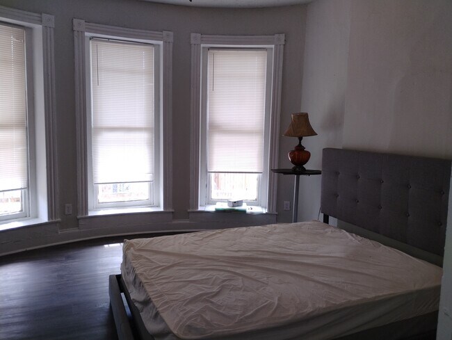 Foto del edificio - 3917 Park Heights Ave