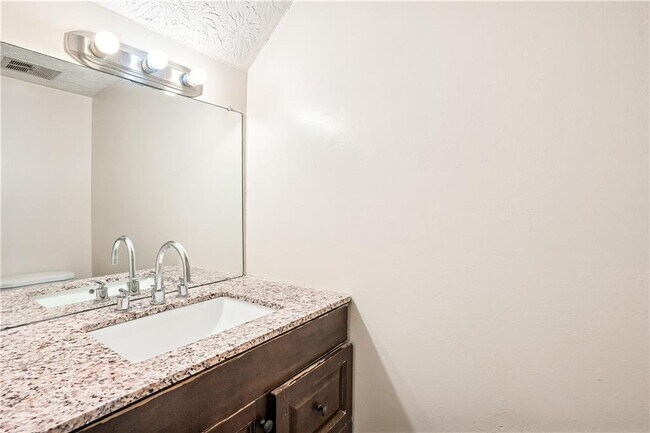 Foto del edificio - 6593 Sleepy Hollow Ln