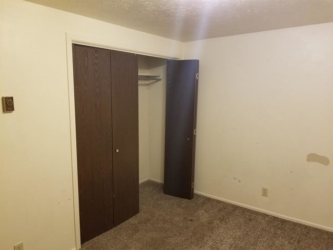 Building Photo - 479 E 900 N