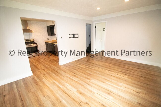 Building Photo - Updated 3BR Kentwood Home with Loft, Stain...