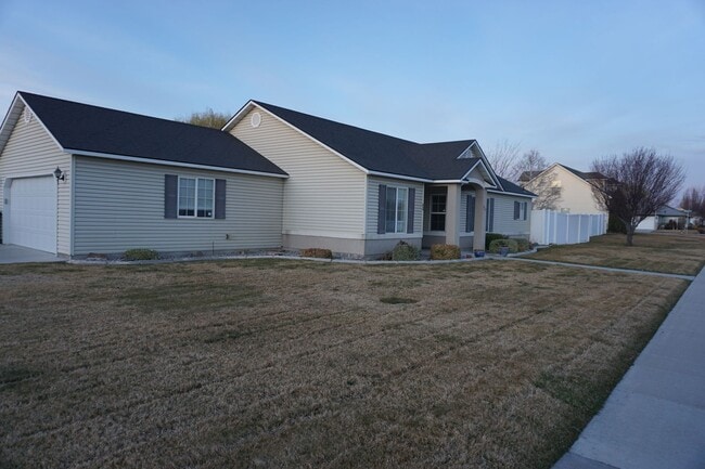 Building Photo - Northeast Twin Falls 3 Bed Home – Minutes to Hospital & Pole Line Access