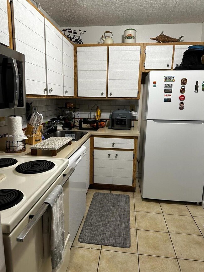 Foto del edificio - 7220 NW 179th St