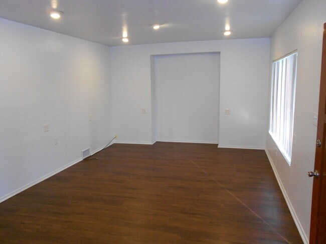 Building Photo - 892 Broadmoor Blvd