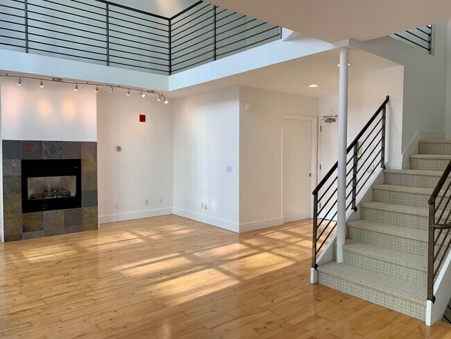 Building Photo - 128 Morris St