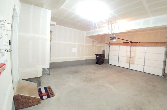 Building Photo - 8818 White Prairie View