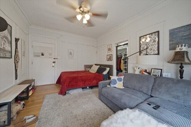 Foto del edificio - 3449 N Elaine Pl