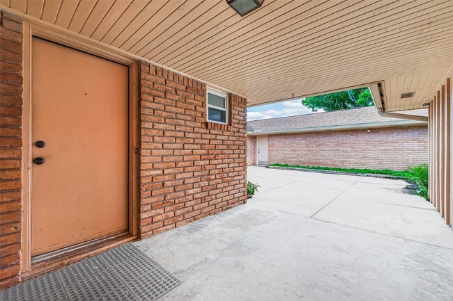 Building Photo - 4002 Mischire Dr