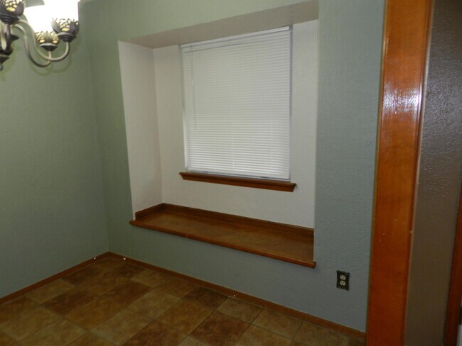 Building Photo - 717 NW 67th St