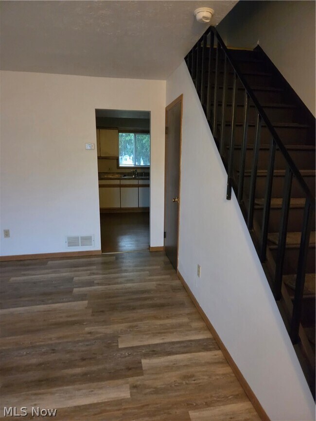 Foto del edificio - 240 Lilac Pl