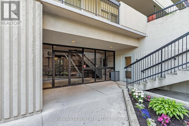Photo du bâtiment - 158-158C McArthur Ave.