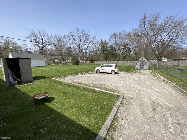 Building Photo - 2 br, 1 bath Duplex - 232 Miles St