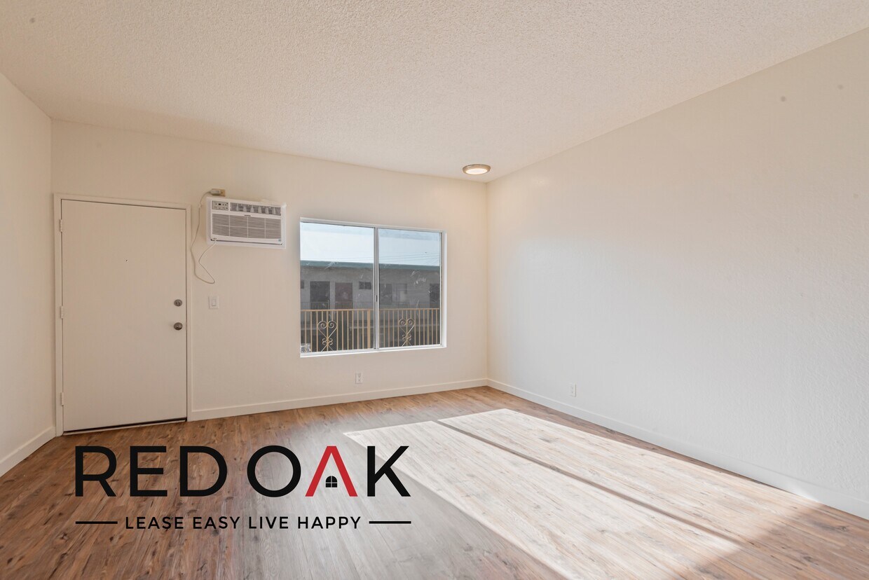 Primary Photo - Charming and Sunlit Studio On the Top Floo...